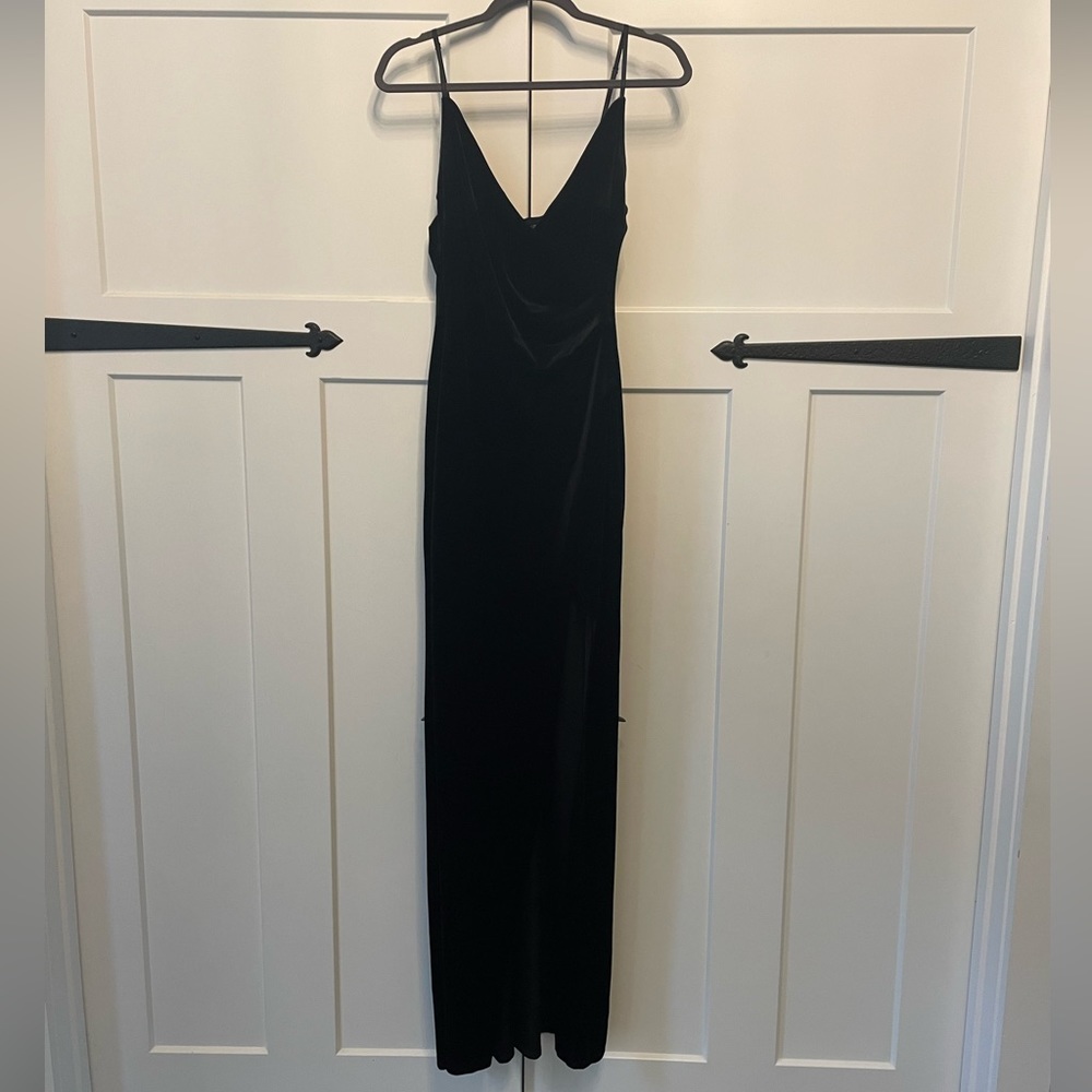 Windsor Size M Black Velvet Dress With Slit